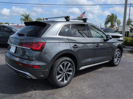 Daytona Gray Pearl Effect 2024 Audi Q5 45 S line Premium Plus