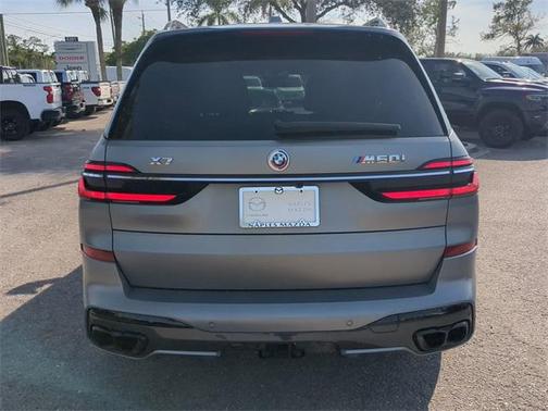 2023 BMW X7 M60i