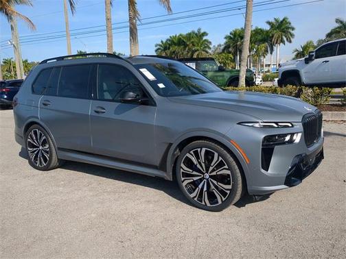 2023 BMW X7 M60i