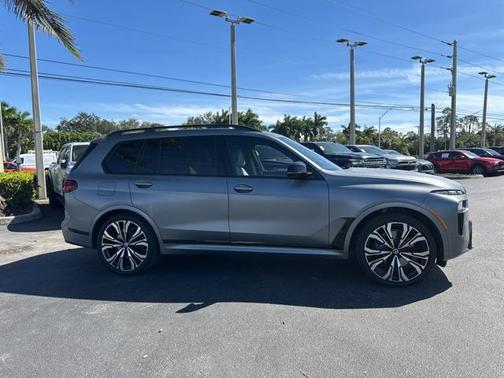2023 BMW X7 M60i