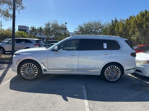 2025 BMW X7 xDrive40i