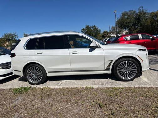 2025 BMW X7 xDrive40i