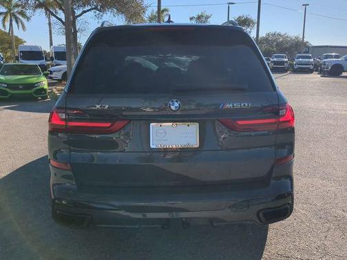 2022 BMW X7 M50i