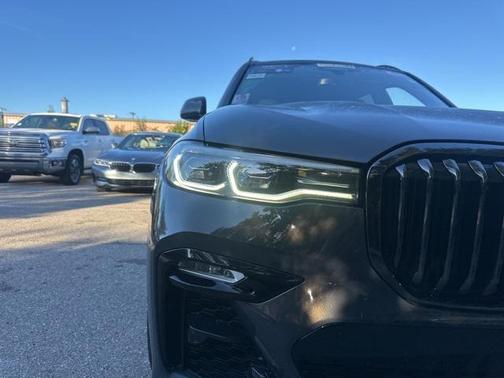 2022 BMW X7 M50i