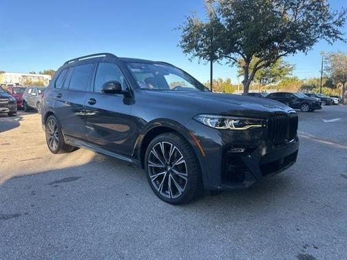 2022 BMW X7 M50i
