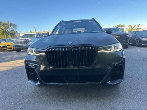 2022 BMW X7 M50i