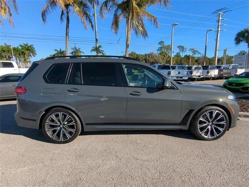 2022 BMW X7 M50i