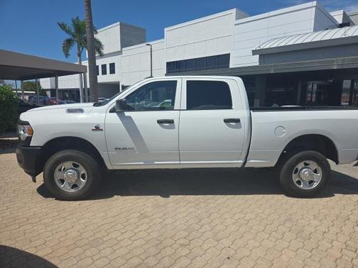 2022 RAM 2500 Tradesman Crew Cab 4x4 6'4' Box