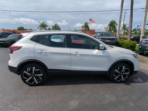 2022 Nissan Rogue Sport SL