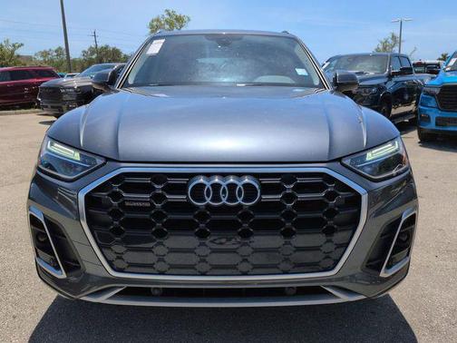 Daytona Gray Pearl Effect 2024 Audi Q5 45 S line Premium