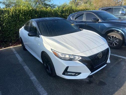 Aspen White Tricoat/Super Black 2023 Nissan Sentra SR