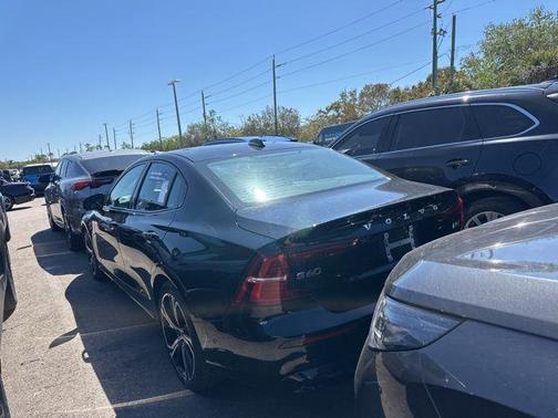 2024 Volvo S60 B5 Plus Dark Theme