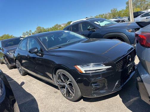 2024 Volvo S60 B5 Plus Dark Theme