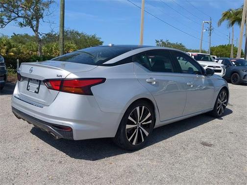 2022 Nissan Altima SR FWD