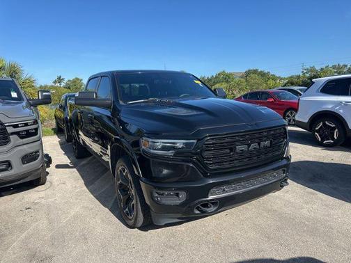 Diamond Black Crystal Pearlcoat 2020 RAM 1500 Limited