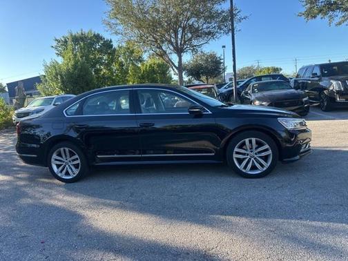 2018 Volkswagen Passat 2.0T SEL Premium