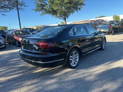 2018 Volkswagen Passat 2.0T SEL Premium