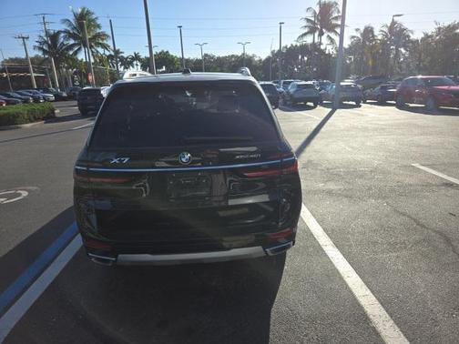 2025 BMW X7 xDrive40i