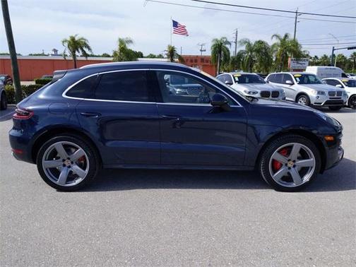 Photo 3 of 33 of 2016 Porsche Macan Turbo