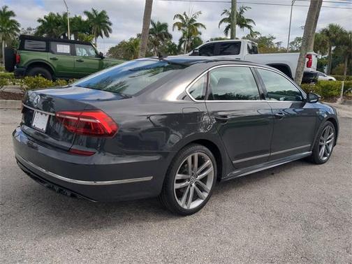 2017 Volkswagen Passat 1.8T R-Line w/Comfort