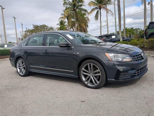 2017 Volkswagen Passat 1.8T R-Line w/Comfort
