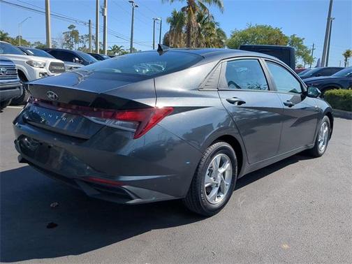 2021 Hyundai ELANTRA SE