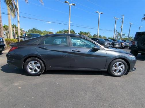2021 Hyundai ELANTRA SE