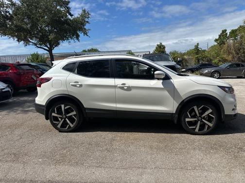2022 Nissan Rogue Sport SL