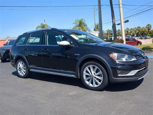 2017 Volkswagen Golf Alltrack TSI S