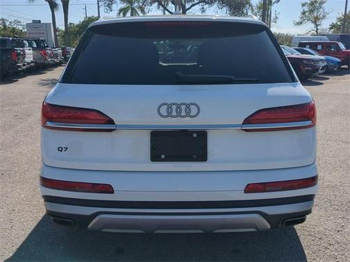 2025 Audi Q7 55 Premium Plus