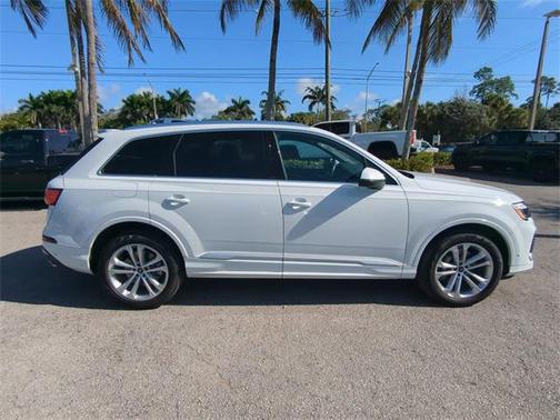 2025 Audi Q7 55 Premium Plus