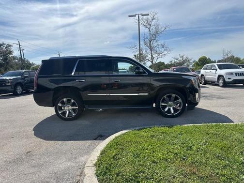 2017 Cadillac Escalade Luxury