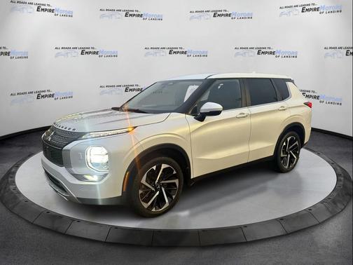 2023 Mitsubishi Outlander SE