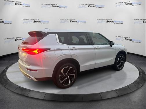 2023 Mitsubishi Outlander SE