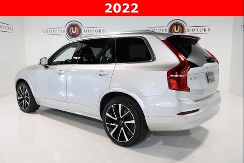 2022 Volvo XC90 T6 Momentum