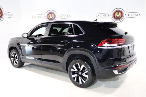 Deep Black Pearl 2020 Volkswagen Atlas Cross Sport 2.0T SEL