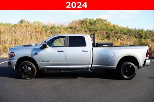 2024 RAM 3500 Laramie Crew Cab 4x4 8' Box