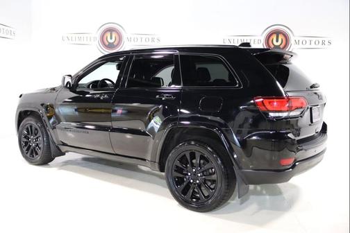Diamond Black Crystal Pearlcoat 2019 Jeep Grand Cherokee Altitude
