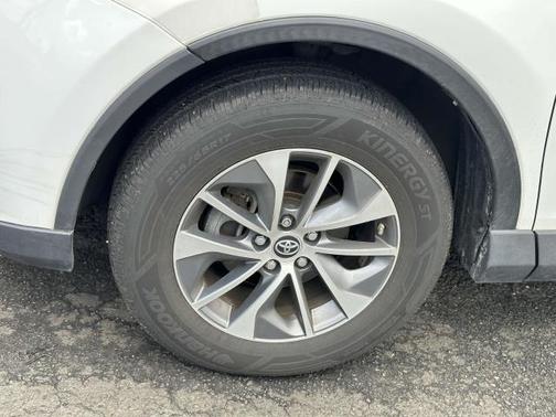 2018 Toyota RAV4 Hybrid LE Plus