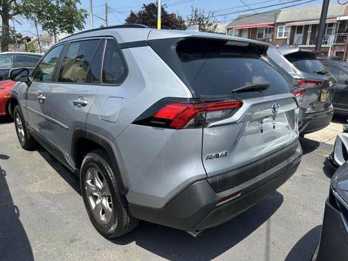 2022 Toyota RAV4 Hybrid LE