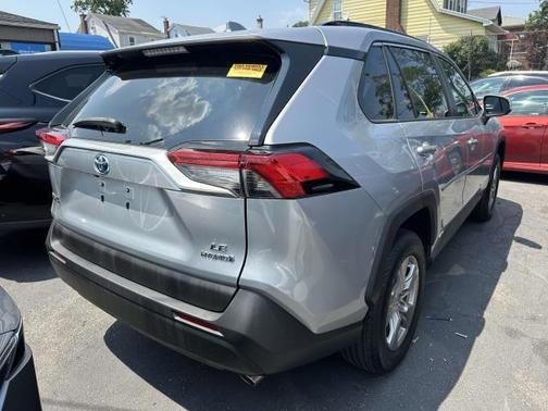 2022 Toyota RAV4 Hybrid LE