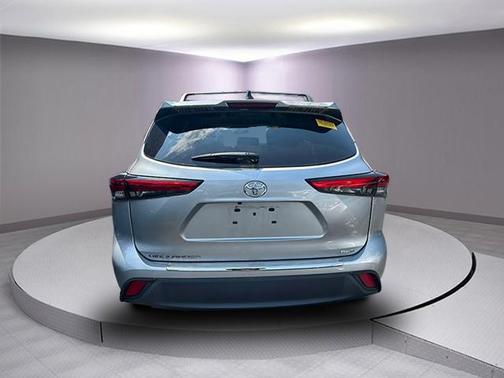 2022 Toyota Highlander L