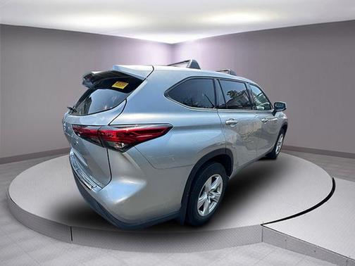 2022 Toyota Highlander L