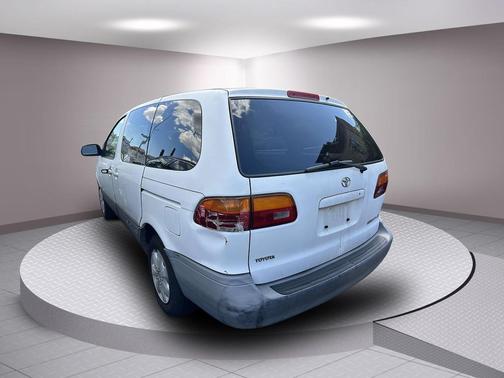 2000 Toyota Sienna CE