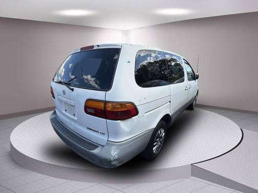2000 Toyota Sienna CE