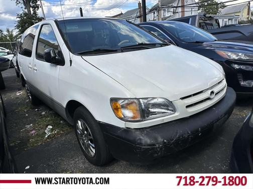 2000 Toyota Sienna CE