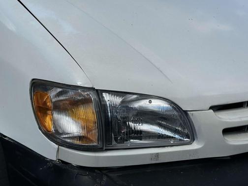 2000 Toyota Sienna CE