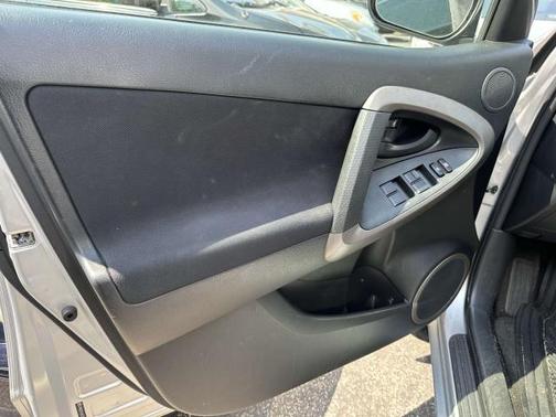 2006 Toyota RAV4 Sport