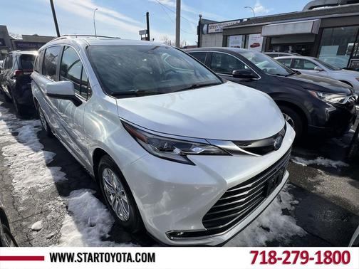 2022 Toyota Sienna Platinum