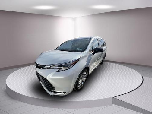 2022 Toyota Sienna Platinum